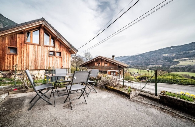 Casita de campo 'La Ferme De La Plaigne' con vistas a la montaña, terraza privada y Wi-Fi