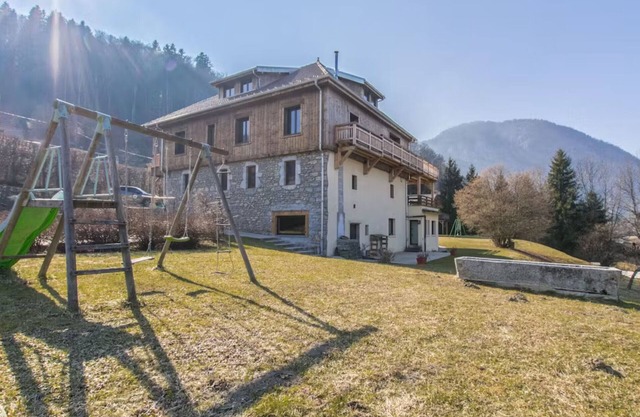 Casita de campo 'Leyetaz' con vistas al lago, terraza privada y Wi-Fi