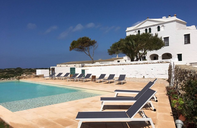 Casa rural con piscina y esplendidas vistas al campo y al mar