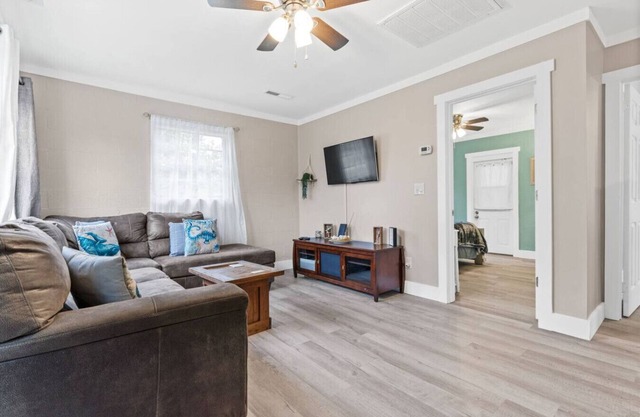 Cozy Cottage Walking Distance to Beach - w/ E-Bikes Available and Coffee Station