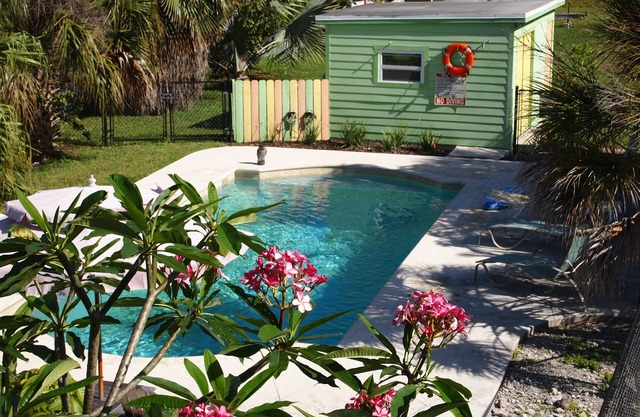 Cabaña con piscina, kayaks y atraque para botes a solo minutos de Key West.