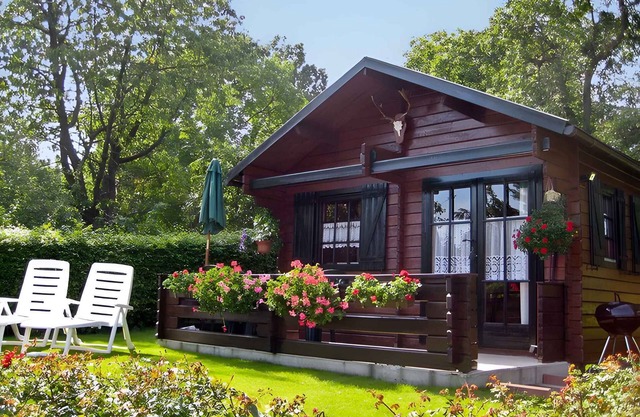 Casa vacacional con terraza y jardin