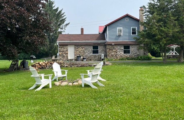 Country Home just minutes from multiple Finger Lakes!