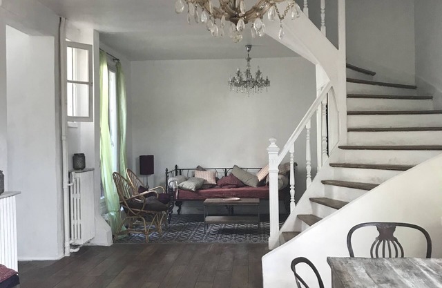 hermosa casa antigua de 110 metros cuadrados en la puerta de París