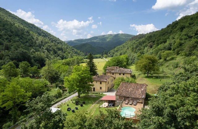 Country House / Farm House en Poggiolo-salaiole con 6 habitaciones, capacidad 14