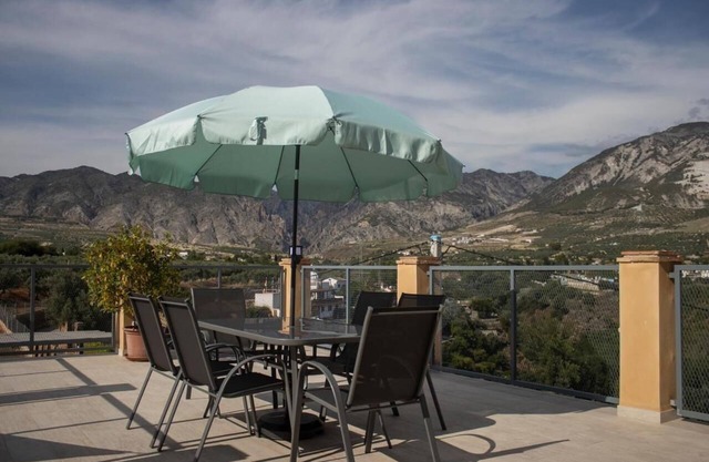 Casa de campo "Eralta" con vistas a la montaña, piscina privada y Wi-Fi