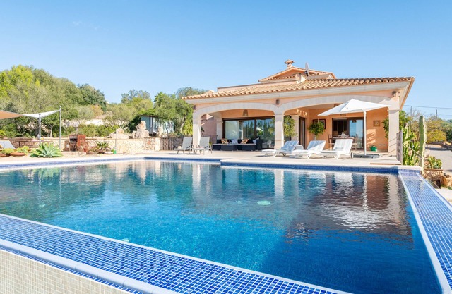 Casa rural 'Es Niu' con vistas a la montaña, piscina privada y aire acondicionado