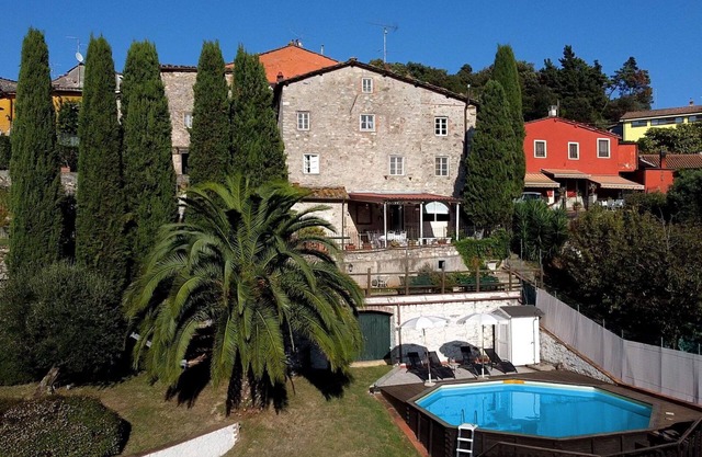 Country House / Farm House en Chiatri con 4 habitaciones, capacidad 8