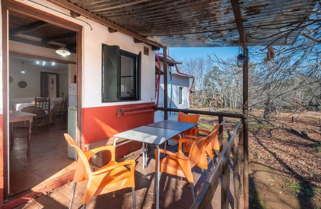 Casa rural 'La Casa Del Castaño' con vistas a la montaña, piscina compartida y aire acondicionado