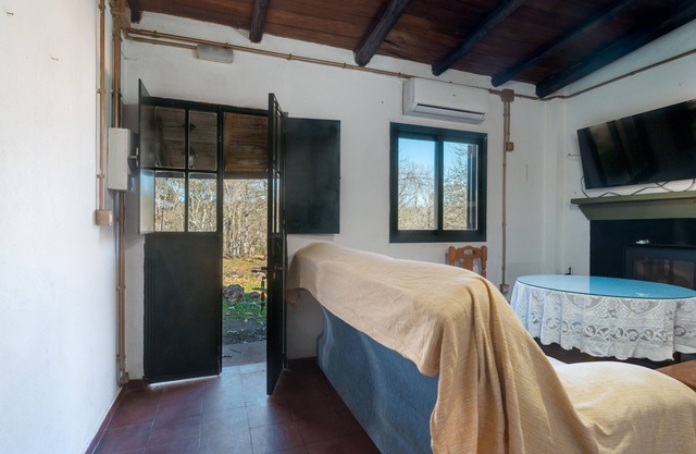 Casa rural 'Nueva' con vistas a la montaña, piscina compartida y aire acondicionado