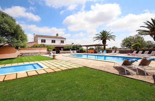 Casa de campo 'Son Rossinyol' con vistas a la montaña, piscina privada y Wi-Fi