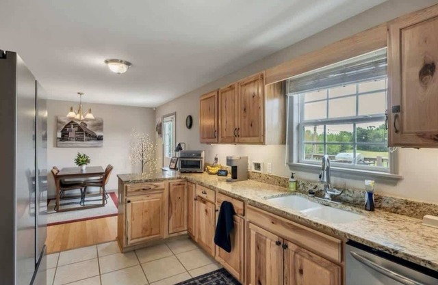 Country Retreat w/ Hot Tub on 20 Acres in Dickson