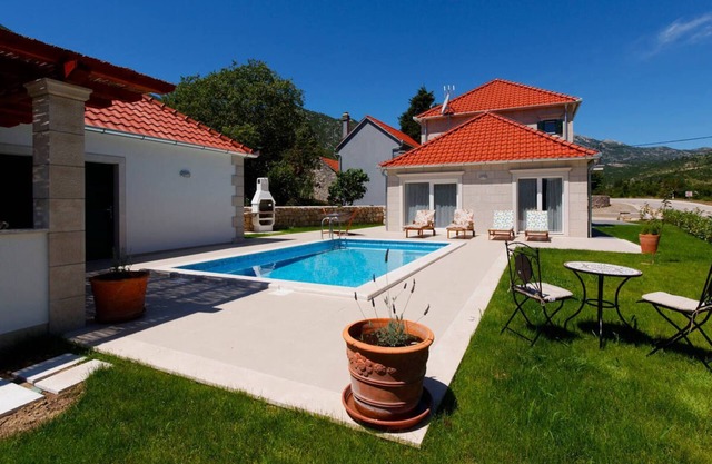 Countryside villa with private swimming pool, Split-Dalmatia