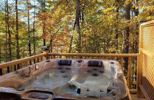 Escapada de parejas! Cabina con cama king y jacuzzi al aire libre para 2 personas en WNC Mountains