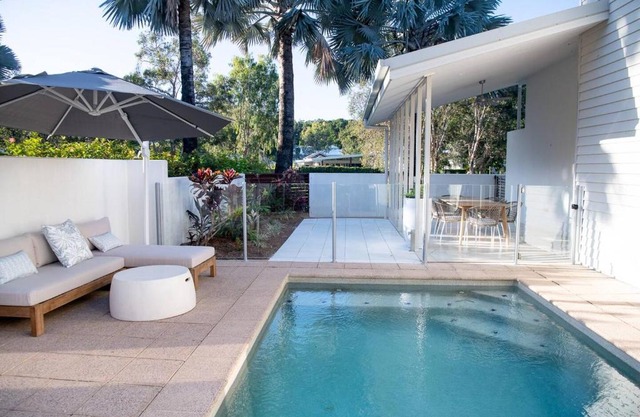 Cove House - Coastal Convenience by the Pool