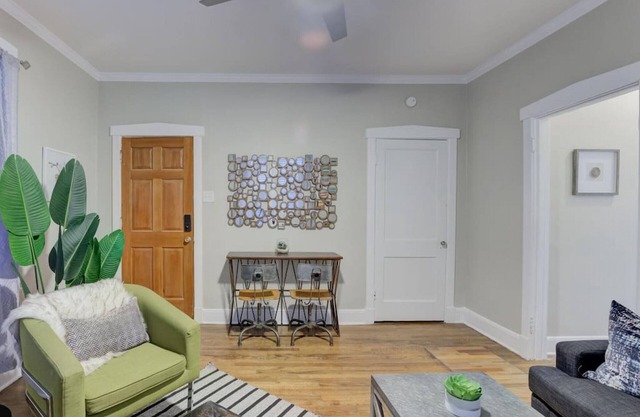 Cox B · Cooper Young Bungalow w/ all the Essentials!