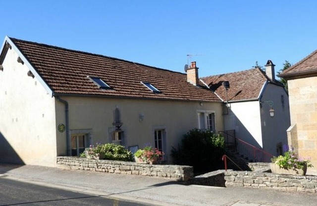 Alquiler en Perrancey: Gîte independiente con 2 dormitorios, cocina equipada y terreno compartido