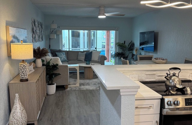 Cozy 1-bedroom condo across street from beach in terrific North Redington Beach