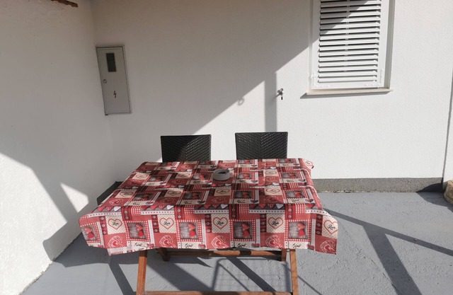 Cozy 1-bedroom apartment near Zadar with private terrace