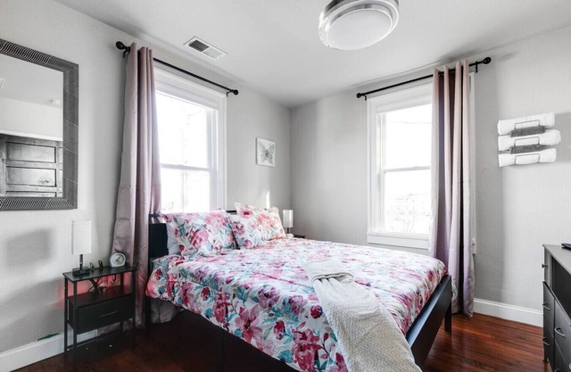 Cozy 1-BR Apartment in Church Hill Near Libby Park