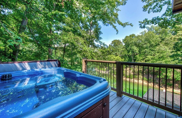 Cozy 1BD Camper w/LAKE Access! Hot Tub + Pavilion