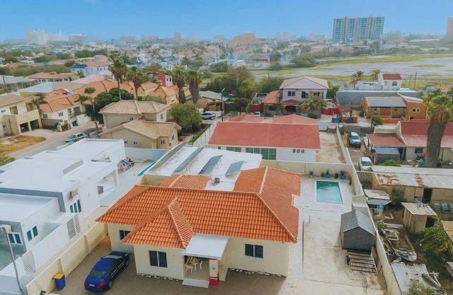 Cozy 1BR Apt w/ Pool Near Palm Beach