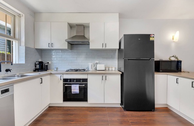 Cozy 2-Bed Near Shops Transport & Attractions