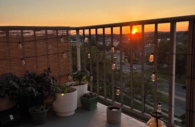 Cozy 2-bedroom condo in Alexandria w/ fast WiFi, gym, assigned garage parking!