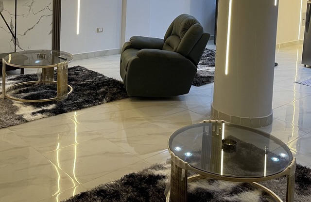 Cozy 2-bedroom apartment in wonderful Giza Governorate with AC, WiFi