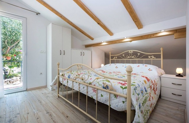 Beach front house La casetta di nonna Lea with Wi-Fi, TV and air conditioning...