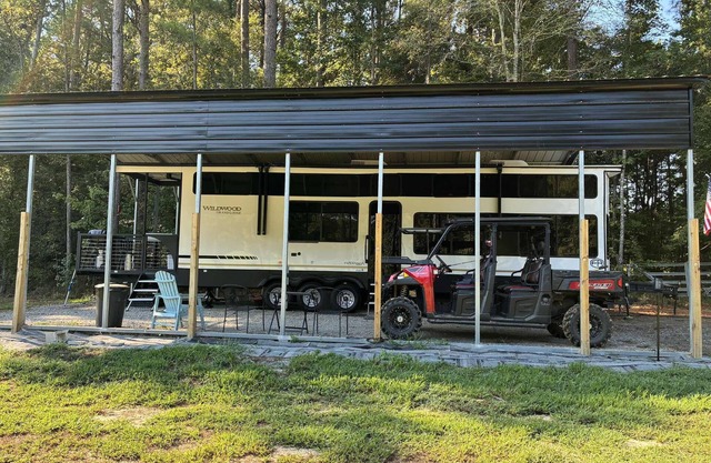 Cozy 2-bedroom RV in charming Farmerville 2 miles to boat ramp on DArbonne Lake