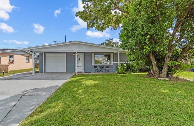 Mustafa Holiday House · Cozy 2 BR home close to Beaches and Sponge Docks!