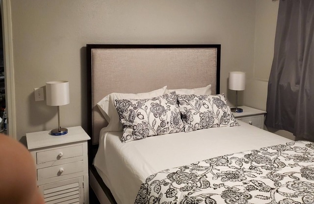 Cozy 2bdrm, close to major hospitals, centrally located