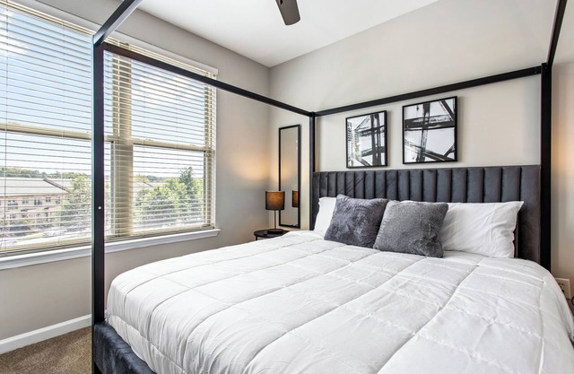 Cozy 2BR/2BA /Pool, Gym, fast WiFi 10 mins to Downtown ATL