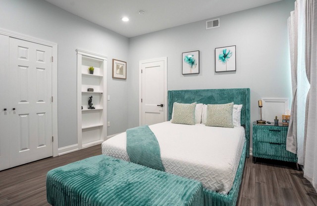Cozy 2BR Loft 2nd Floor Retreat / The Loft@Cedar Park Philadelphia