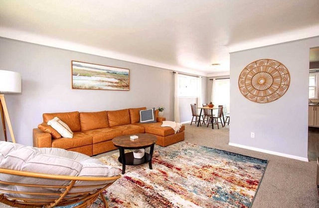 Cozy 3 bed home NEW ON VRBO DISCOUNTED PRICE, EXCELLENT REVIEWS OTHER PLATFORMS