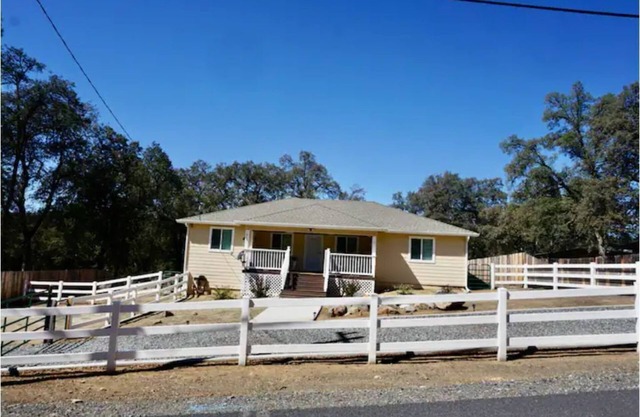 Cozy 3 bedroom 2 bath countryside home