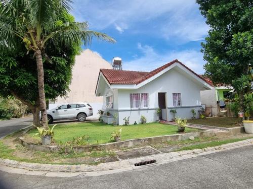 Cozy 3-bedroom townhouse with free parking