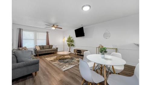 Cozy 3BD Near Walmart HQ with Long Stay Savings