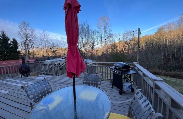 3 bedroom home with fireplace, close to South Mountains State Park