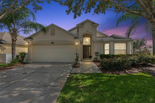 Cozy 4 Bedrooms Next to DisneyPrivate Pool