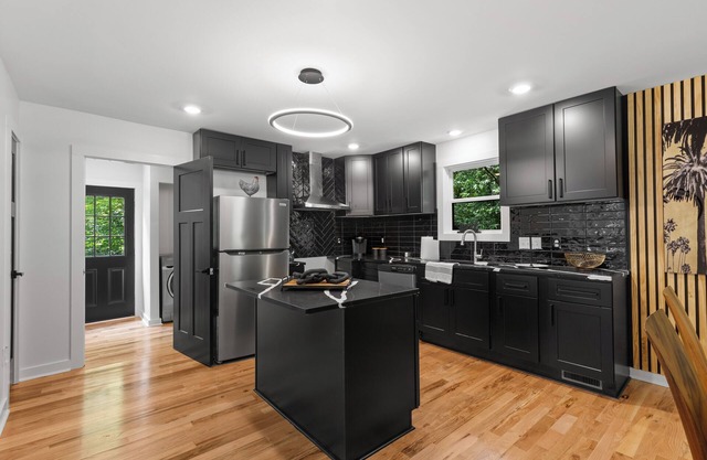 Cozy 6-Guest Stay Near Duke, Central & UNC University, 15 miles to RDU airport!