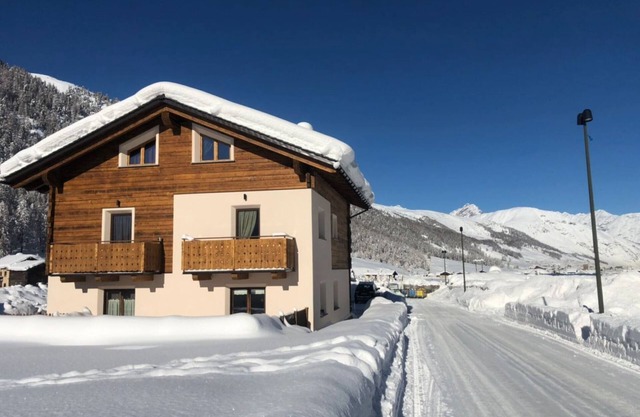 Acogedor apartamento "Livigno" cerca de la estación de esquí de Palipert con vistas a la montaña