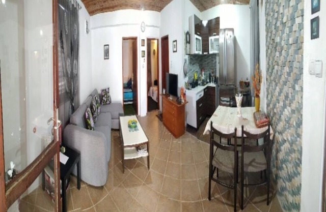 El Cosy Apartment ofrece conexión WiFi gratuita, aire acondicionado y jardín.