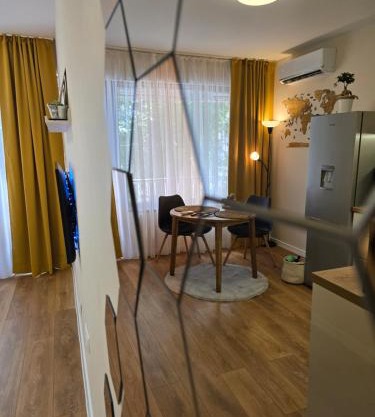 Cozy Apartment with Balcony, 5 min away from the beach- part of the family 'Vicki Apart