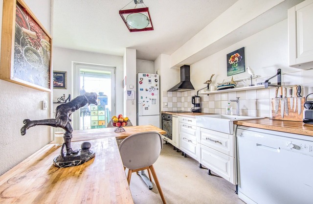 Acogedor apartamento con terraza cubierta y aparcamiento gratuito en Bègles