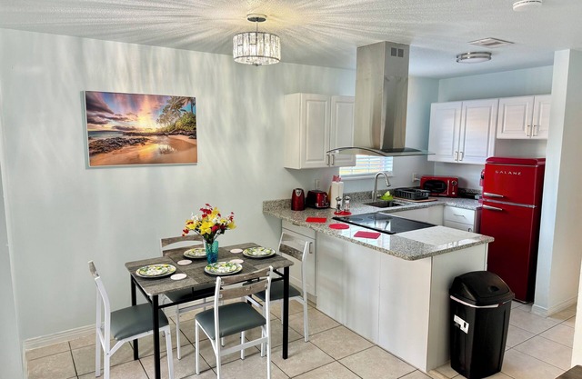 Cozy Apt w/ King Bed – 25 Mins to Beach, 20% Off B