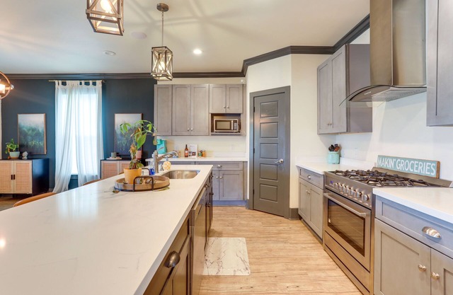 Cozy Arabi Home w/ Yard ~ 6 Mi to French Quarter!
