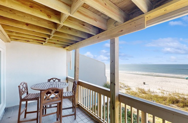 Cozy beachfront home with private deck and beach access