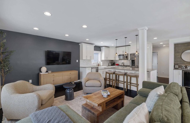 Cozy, Beautiful Birmingham 4BR/2BA Getaway!